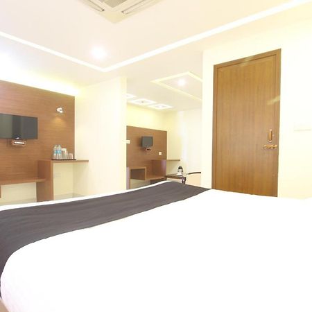 Divines Business Hotel Kuzhittura Exterior photo