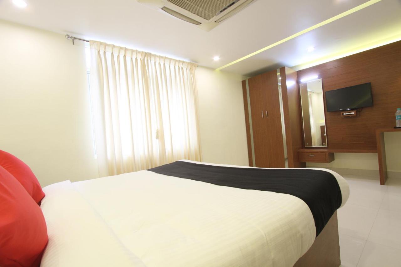 Divines Business Hotel Kuzhittura Exterior photo
